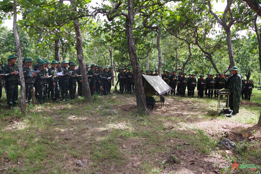 Bồi dưỡng cán bộ trẻ ở Sư đoàn 10